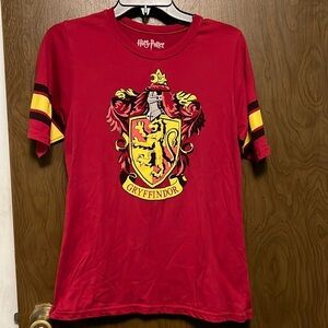 Harry Potter red Gryffindor shirt size XL (girls)